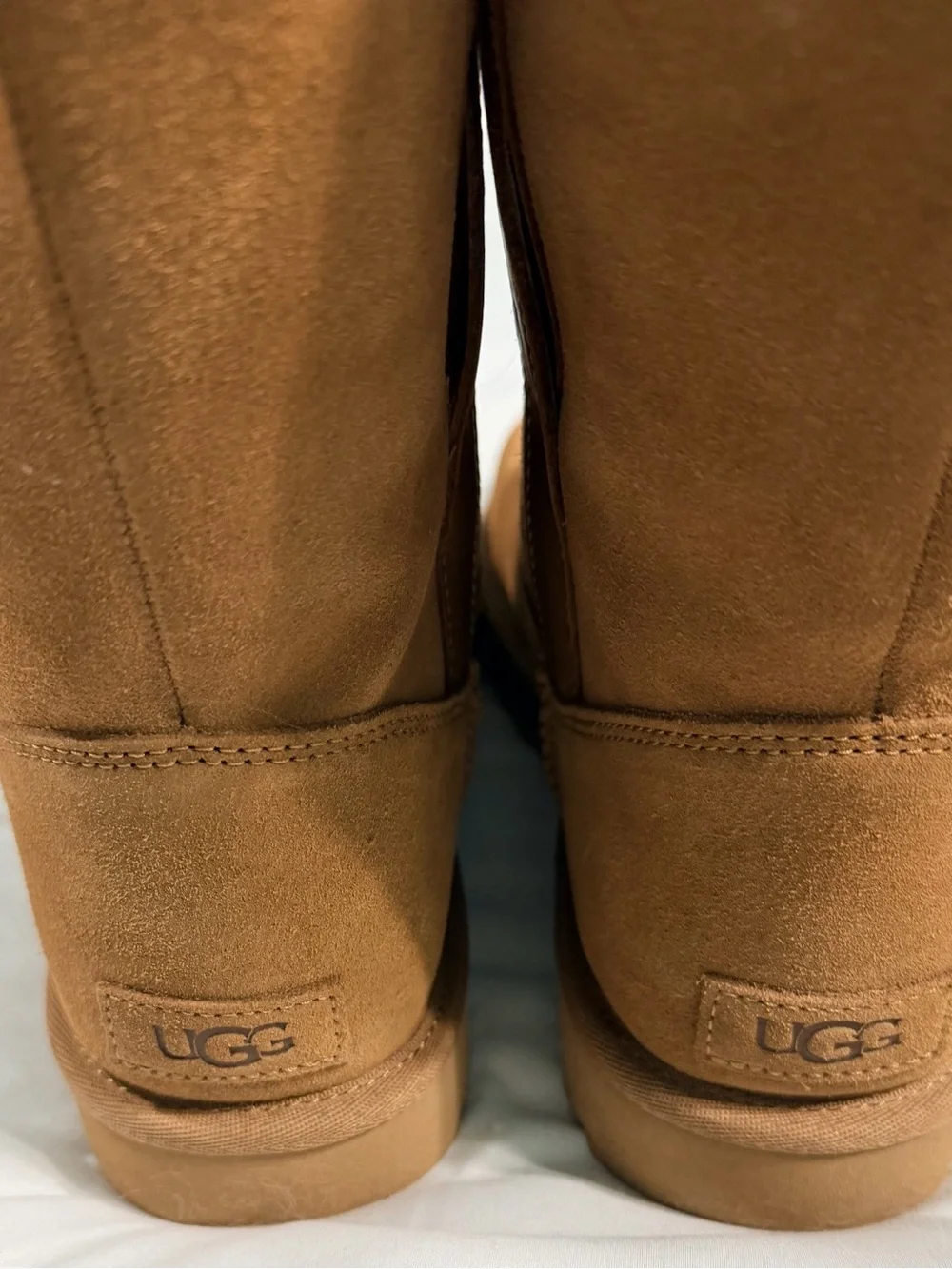 UGG Women's Chestnut Short Lunara new without box.
